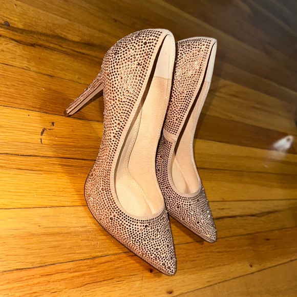 RoseGold Champagne Pumps! Perfect for New Years. New. Tried on indoors only. - Picture 1 of 3